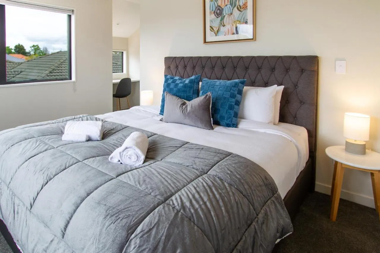 3 Bed 2.5 Bath Riccarton W/Games Room Christchurch 0*,  Nova Zelândia