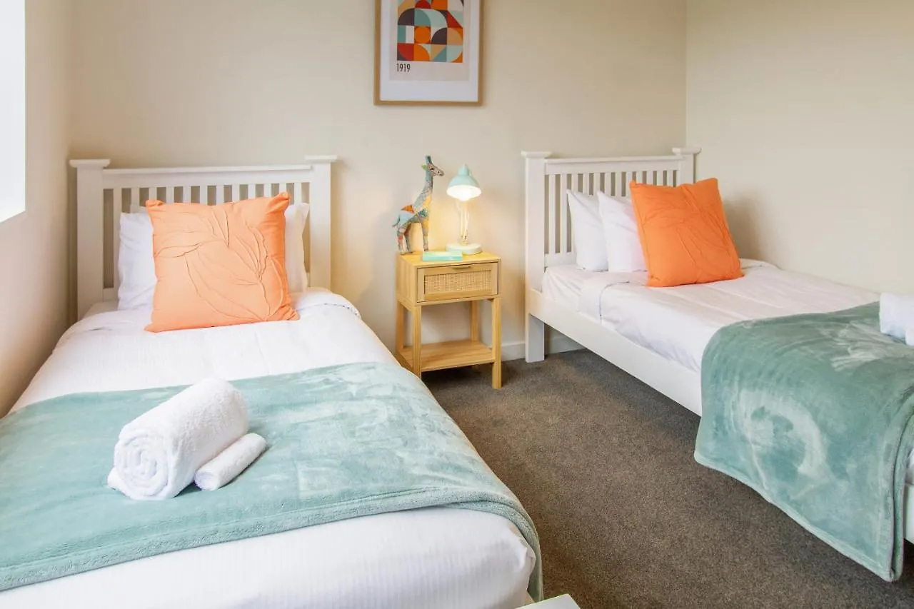 3 Bed 2.5 Bath Riccarton W/Games Room Christchurch 0*,  New Zealand