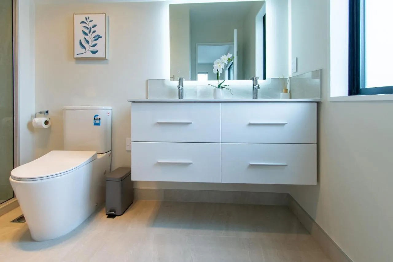 3 Bed 2.5 Bath Riccarton W/Games Room Christchurch Apartment
